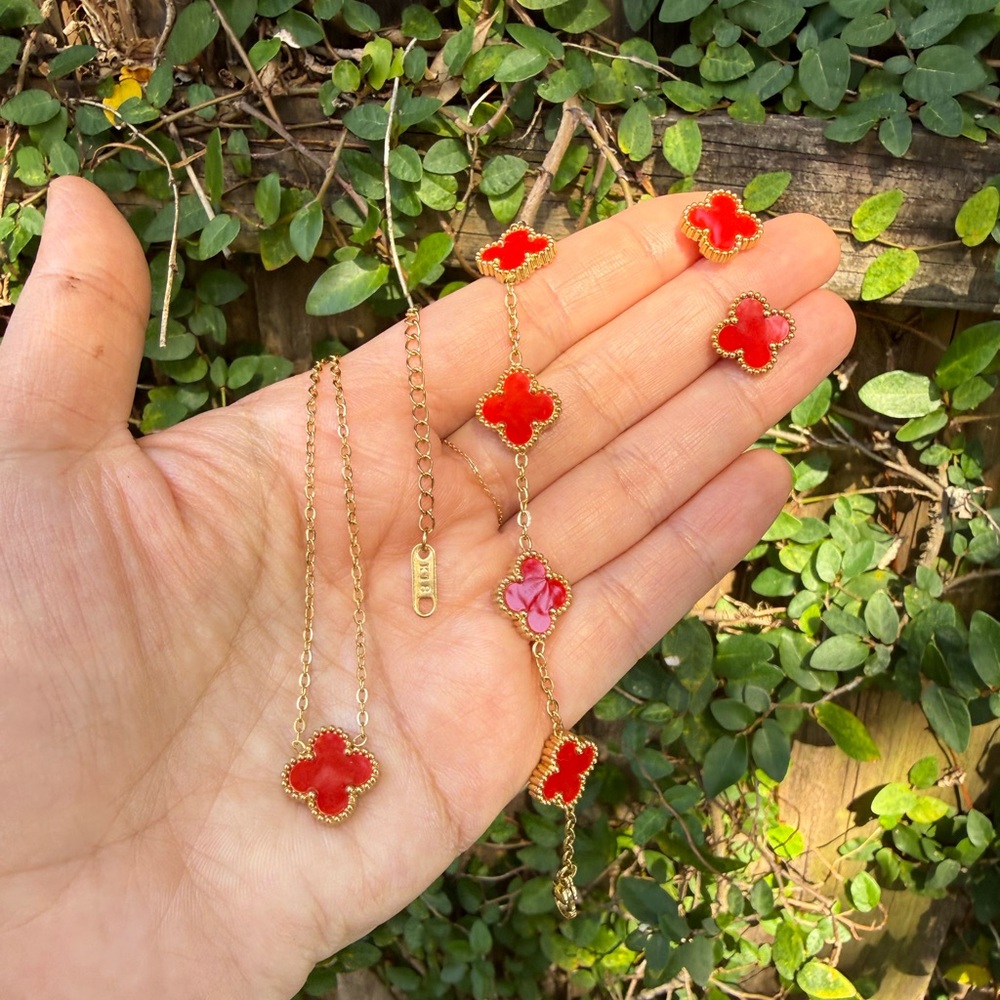 Lucky Five Leaf Clover Red Set 18K Gold Plated

Jewelry Set